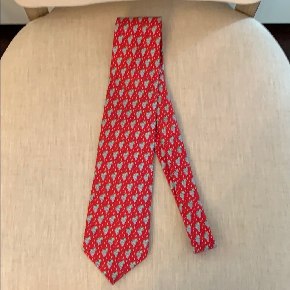Men’s Vineyard Vines necktie- new without tags.